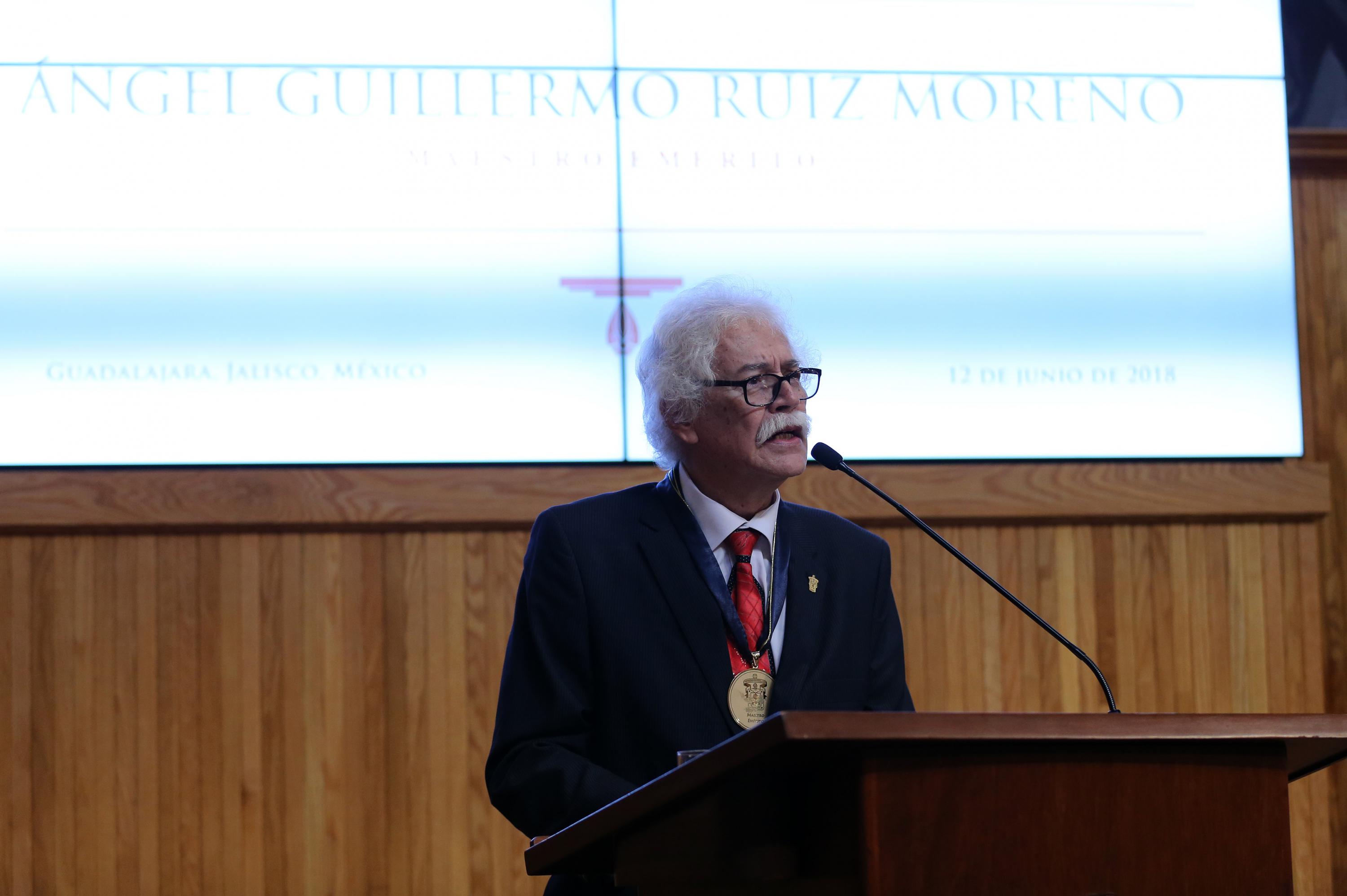 Distinguen al jurista Ángel Guillermo Ruiz Moreno como Maestro Emérito de la UdeG