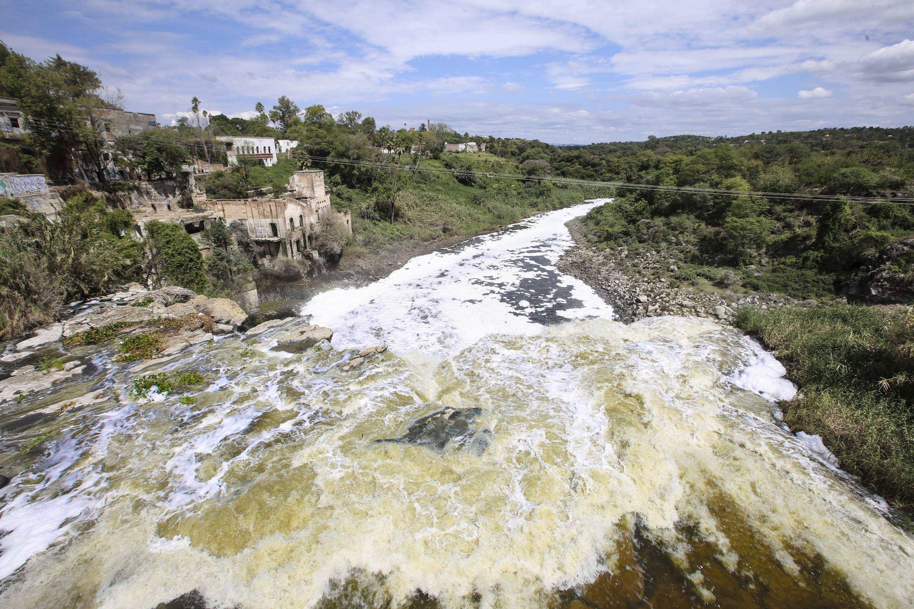 Reporta investigadora resultados sobre contaminación de agua del Río Santiago
