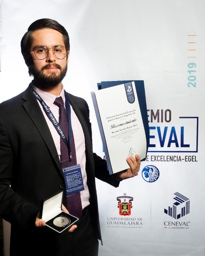 “Ceremonia realizada en el Auditorio Telmex por haber sido acreedor al Premio CENEVAL al Desempeño de Excelencia – EGEL 2019”
