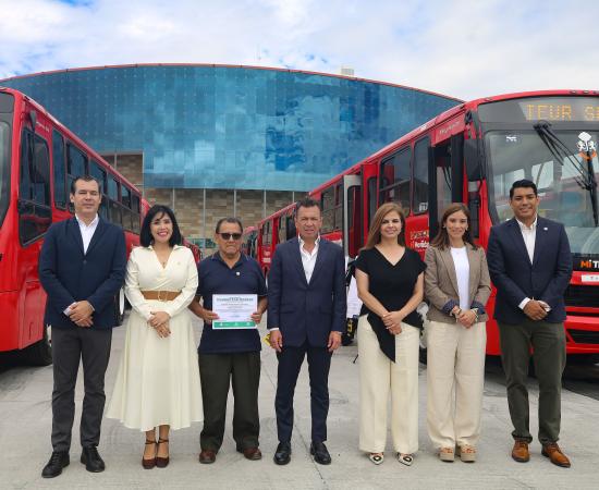 Llegan nuevas unidades de transporte público para CUTonalá y CUCBA.