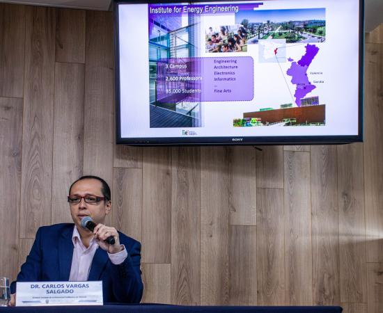 La instalación de microrredes y sistemas híbridos